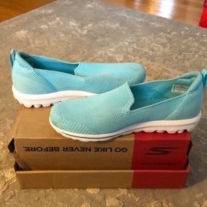 Blue sketchers size 8.5